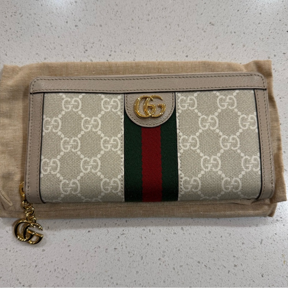 Authentic Gucci Beige Wallet with Green and Red Stripe